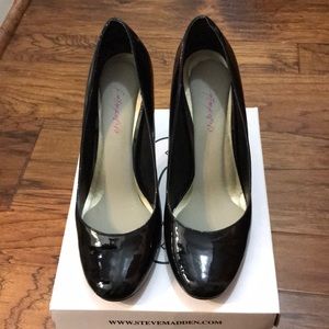 Steve Madden Orbbit Black Patent heels